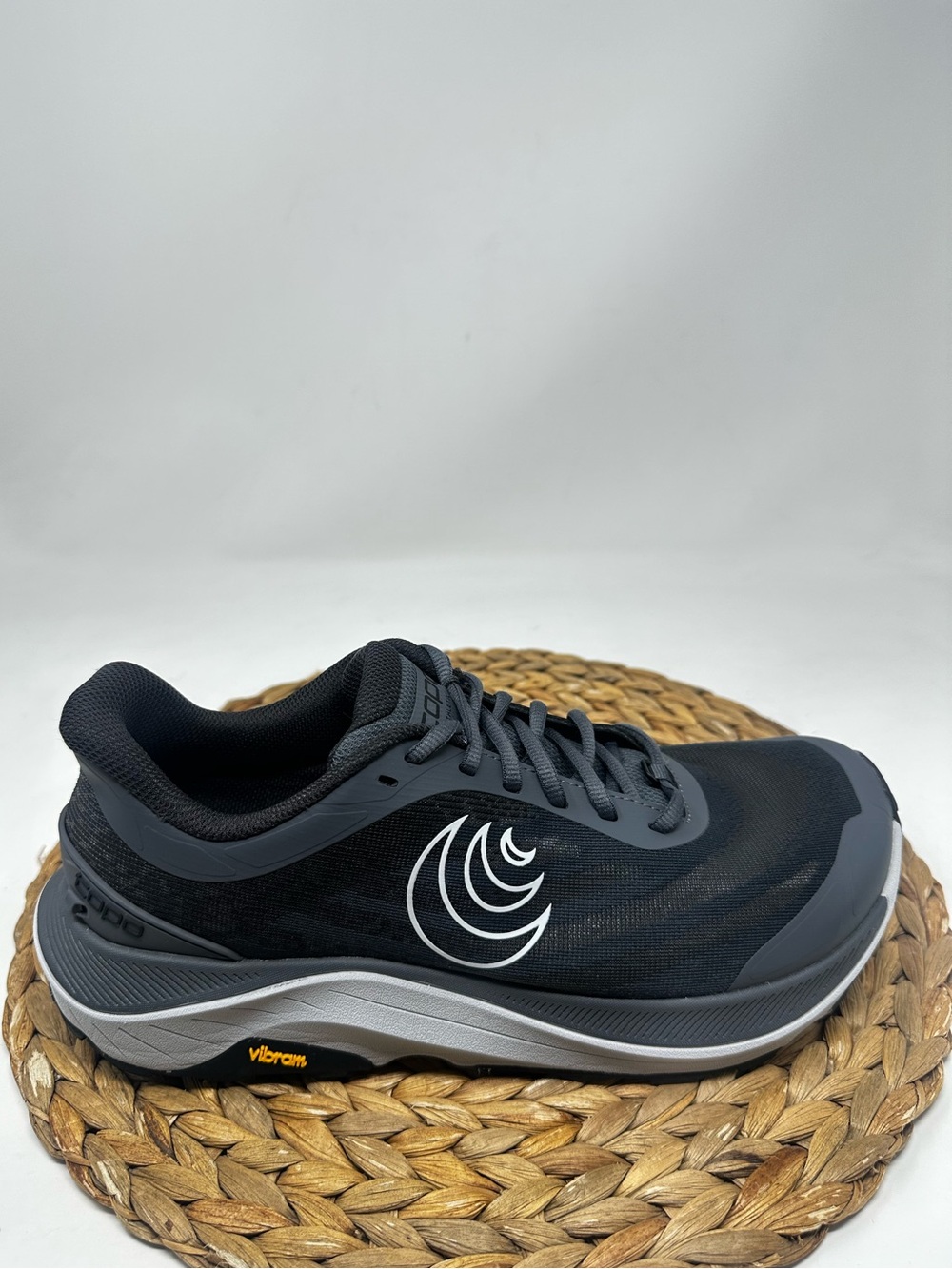 TOPO Ultraventure 4 Trail Running Shoes Grey Vibram Size 9 Men's